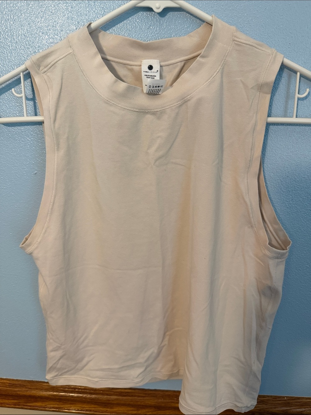 Yogalicious Cream Sleeveless Muscle Tee Women’s size Large